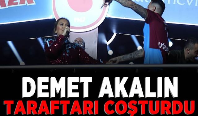 Demet Akalın, Kulüp şarkısıyla Trabzonspor taraftarlarını coşturdu