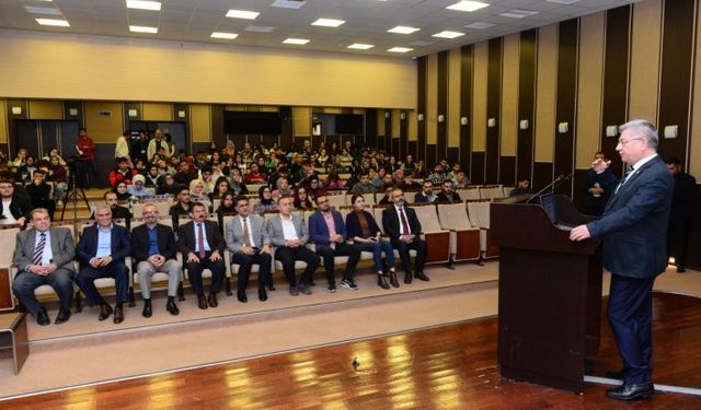 Kahramanmaraş Milletvekili Prof. Dr. Sefer Aycan, KSÜ’de Sağlık Sektörünü Anlattı