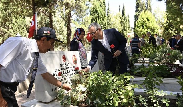 Kahramanmaraş'ta şehitler mezarı başında yad edildi!