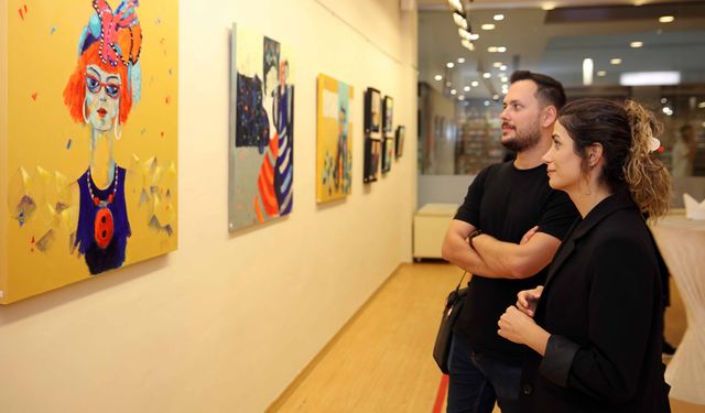 SANKO Sanat Galerisi'nde Ayşe Arkün'ün "Hayatın Renkleri" sergisi sürüyor