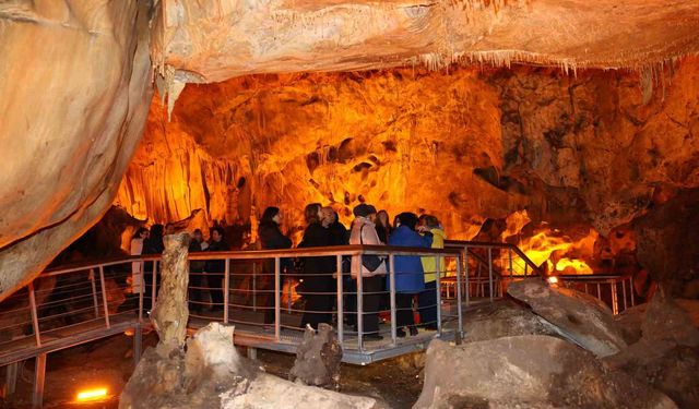 Ankara'nın Turistik Cenneti: Tulumtaş Mağarası Akademisyenleri Büyüledi