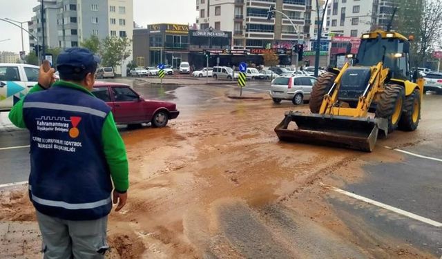 Kahramanmaraş Büyükşehir Belediyesi, Yağış Tahribatlarına Karşı Gece Boyunca Aktif