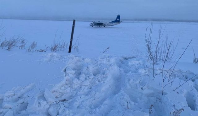 Rusya'da Havaalanı Krizi: AN-24 Uçağı Donan Nehre Daldı