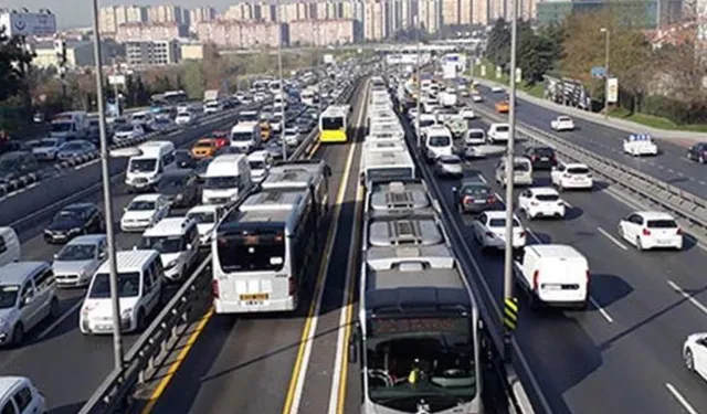 Sefaköy'de Metrobüs Üst Geçit Çalışması: Trafik Kilitlendi