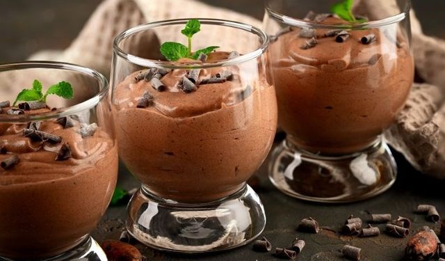 10 Dakikada Hazır! Akşam Krizlerine Hafif Çözüm: Çikolatalı Mousse