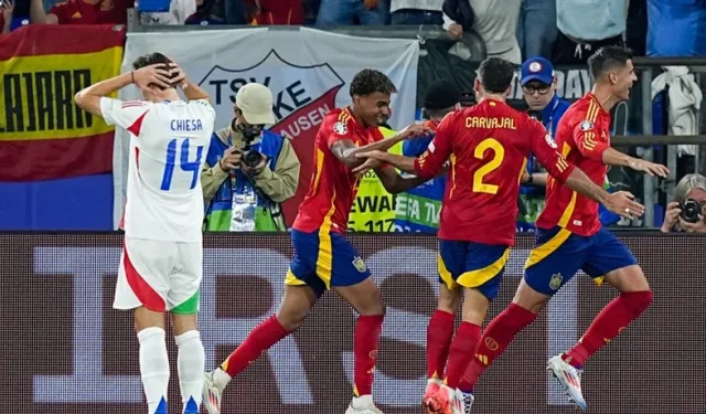 İspanya, İtalya'yı mağlup ederek son 16'yı garantiledi