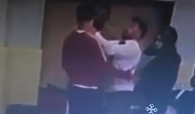 Hakem antrenöre kafa attı... Böyle olay görülmedi!