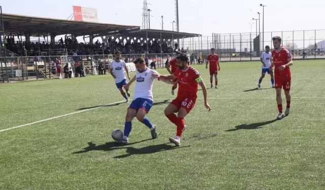 Kahramanmaraşspor, Kemerkent Bulvarspor'a karşı 10 kişiyle kaybetti: saha savaş alanına döndü