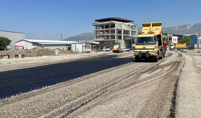 Büyükşehir Belediyesi’nden Yeni Sanayi bağlantı yoluna asfalt dokunuşu