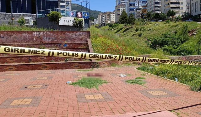 Kahramanmaraş'ta parkta bıçaklı çatışma: 17 yaşındaki genç ağır yaralandı