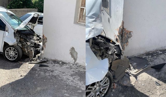 Kahramanmaraş'ta araca çarpmamak için evin duvarına daldı: 2 yaralı