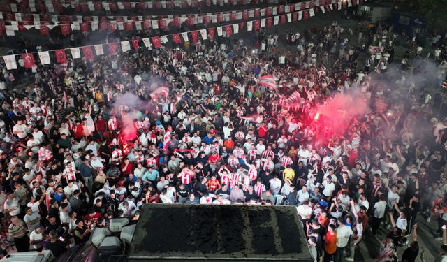 Kahramanmaraş İstiklalspor TFF 2. Lig’e yükseldi: dev ekran coşkusu