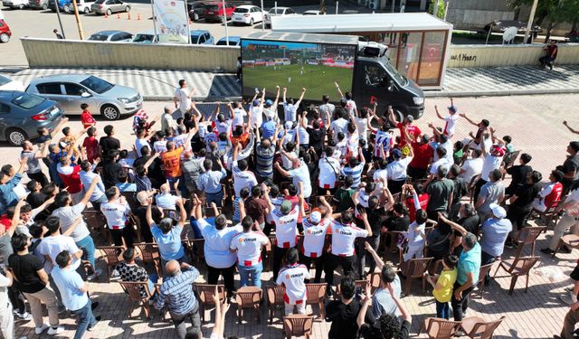 Kahramanmaraş Büyükşehir'den futbol sevgisine dev ekranlı destek