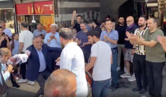 PKK’nın silah bırakma kararı Diyarbakır’da sevinçle karşılandı