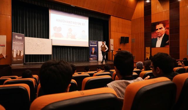 Lise öğrencilerine yönelik "Münazara Eğitimi ve Turnuvası" başladı