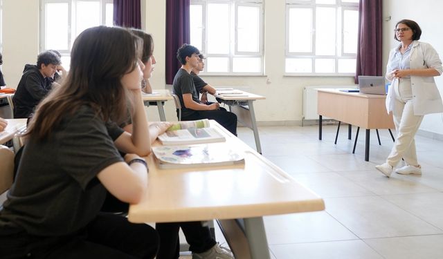 Kahramanmaraş'taki okullara yeni ders geldi