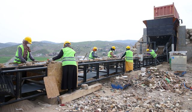 Büyükşehir’in Ayrıştırma Tesisi, Türkiye’de Yerel Yönetimlere Örnek Oluyor