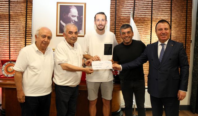 Başkan Narlı'dan gol kralı Aykut Çift'e özel ödül!