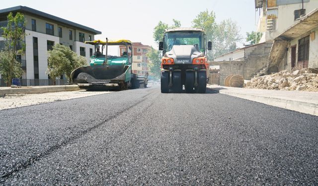 Kahramanmaraş Azerbaycan Mahallesi’nde sıcak asfalt çalışmaları başladı