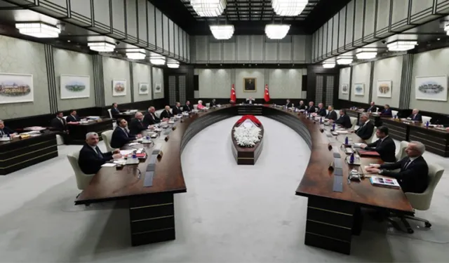 Kabine değişiyor mu? Ünlü gazeteci tarih vererek açıkladı
