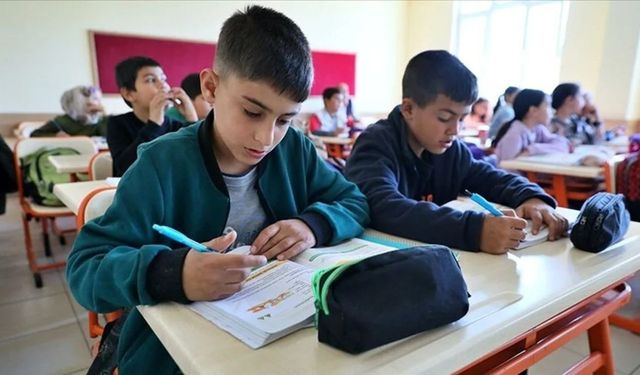 Ortaokulda devamsızlıktan sınıfta kalma var mı?
