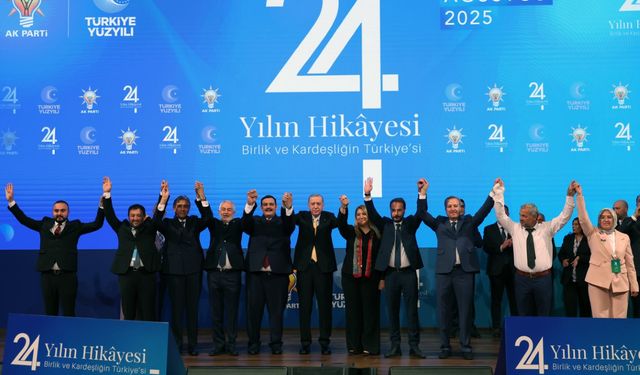 Cumhurbaşkanı Erdoğan’dan 9 Belediye Başkanına AK Parti Rozeti: Siyasi Aile Büyüyor!