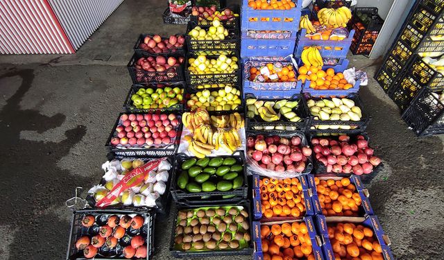 Semt pazarında fiyat uçurumu: Şeftali 80’den 150’ye, domates 20’den 50’ye