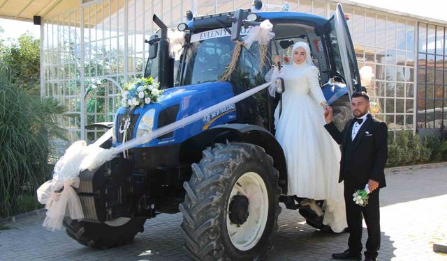 Amasya’da Farklı Düğün: Gelin Arabası Yerine Süslenmiş Traktör
