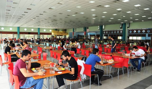 Bir Öğün Yemek 80 TL’yi Buldu: Öğrenciler Sağlıklı Beslenemiyor