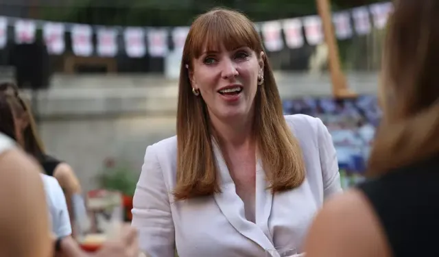 İngiltere’de üst düzey istifa: Başbakan Yardımcısı vergi nedeniyle çekildi