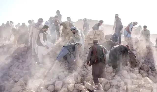 Afganistan'da büyük deprem! 600'den fazla kişi öldü