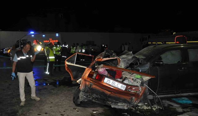 Manisa’da Feci Kaza: Otomobil İkiye Ayrıldı, 5 Can Gitti