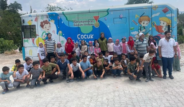 Mobil Çocuk Kütüphanesi ile Çocuklar Yaz Tatilini Renklendirdi