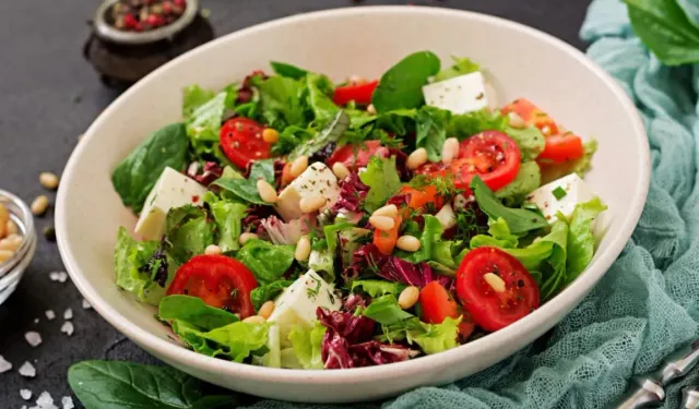 Her Gün Salata Yiyenlerin Bilmediği Gerçek: Vücudunuzda Yaşanan İnanılmaz Değişim