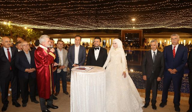 EXPO Alanında Rüya Gibi Gece: Şahin ve Hidayet Dünyaevine Girdi