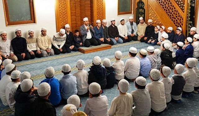 Liselerde cuma namazı düzenlemesi: Milli Eğitim’den yeni talimat