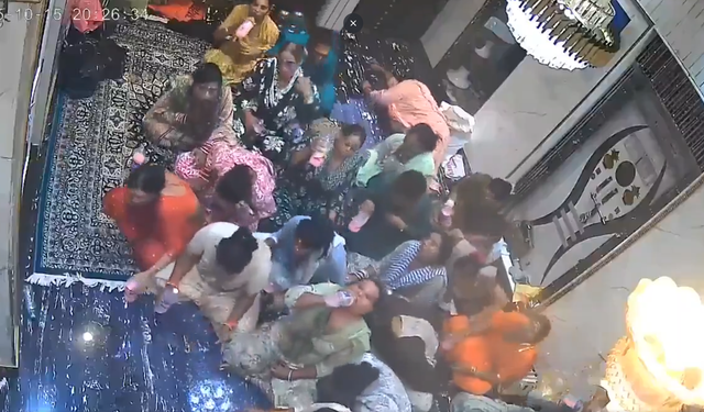 Hindistan’da trans bireylerin toplu kriz girişimi