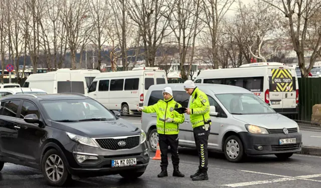 Emniyetten son dakika uyarısı: Aracında bu değişikliği yapan yandı! Trafikten men edilecekler