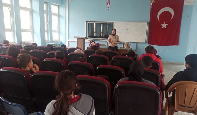 Binevler Ortaokulu’nda Öğrenciler Sağlık Kariyerine Işık Tutan Buluşmada