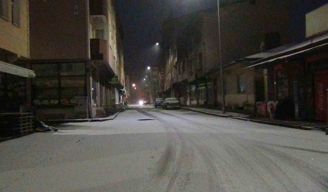 Kars okullar tatil mi son dakika? 1 Aralık 2025 kar tatili