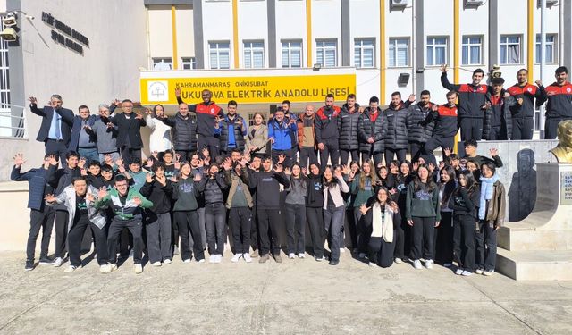 Onikişubat Belediyespor’un voleybolcuları, Kahramanmaraşlı gençlere ilham oluyor