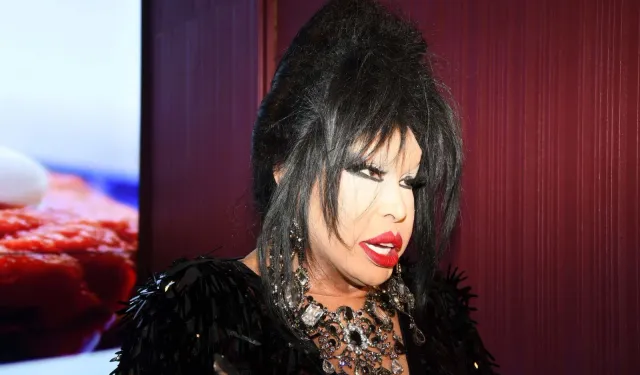 Bülent Ersoy soyadını neden değiştirdi? Erkoç soyadı ne zaman ve nasıl değişti?