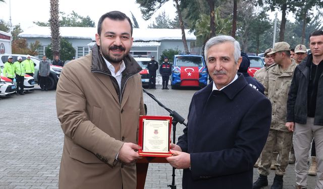 İsmail Kurtul’a Jandarma ve Emniyete Desteklerinden Dolayı Teşekkür Plaketi