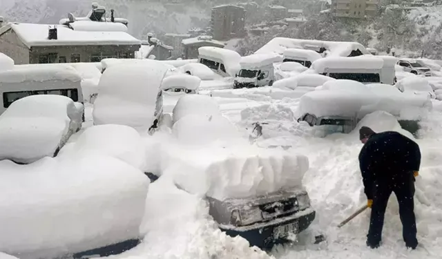 Kahramanmaraş beyaza gömüldü: Kar kalınlığı rekor seviyeye ulaştı!