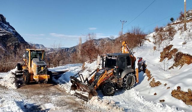 Onikişubat Belediyesi Kırsalda Karla Mücadeleyi 7/24 Sürdürüyor