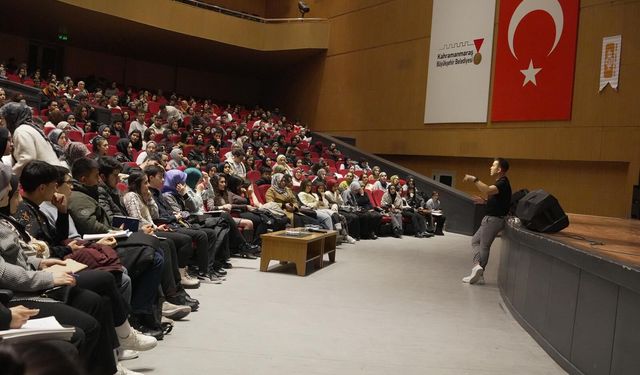 Onikişubat Belediyesi’nin YKS ve KPSS Kazandıran Taktikler Kampı yoğun katılımla başladı
