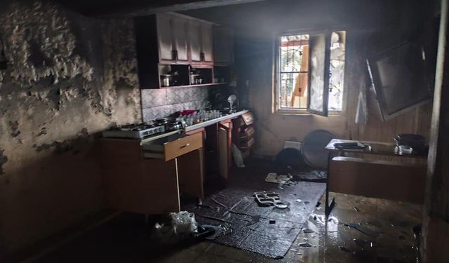 Kahramanmaraş'ta cami alevlere teslim oldu