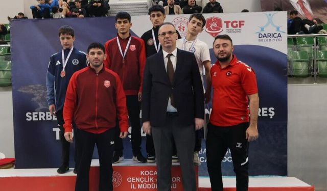 Kahramanmaraşlı Pehlivanlar Kocaeli'de Tarih Yazdı: 3 Madalya Birden!