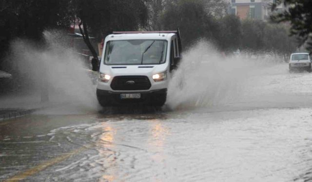 Meteoroloji’den Kahramanmaraş'a yağış uyarısı: Sel su baskınları geliyor! Bu saatlerde sakın dışarı çıkmayın
