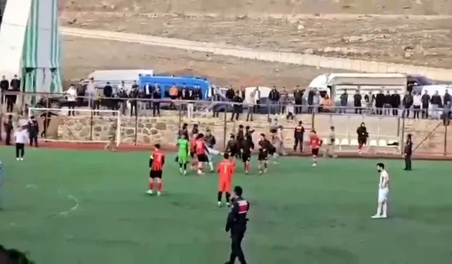 SUSUZ BELEDİYESPOR – BOLVADİN TERMAL SPOR MAÇI KAVGASI! Sahaya neden taş atıldı, Fehmi Teke’ye kim saldırdı?